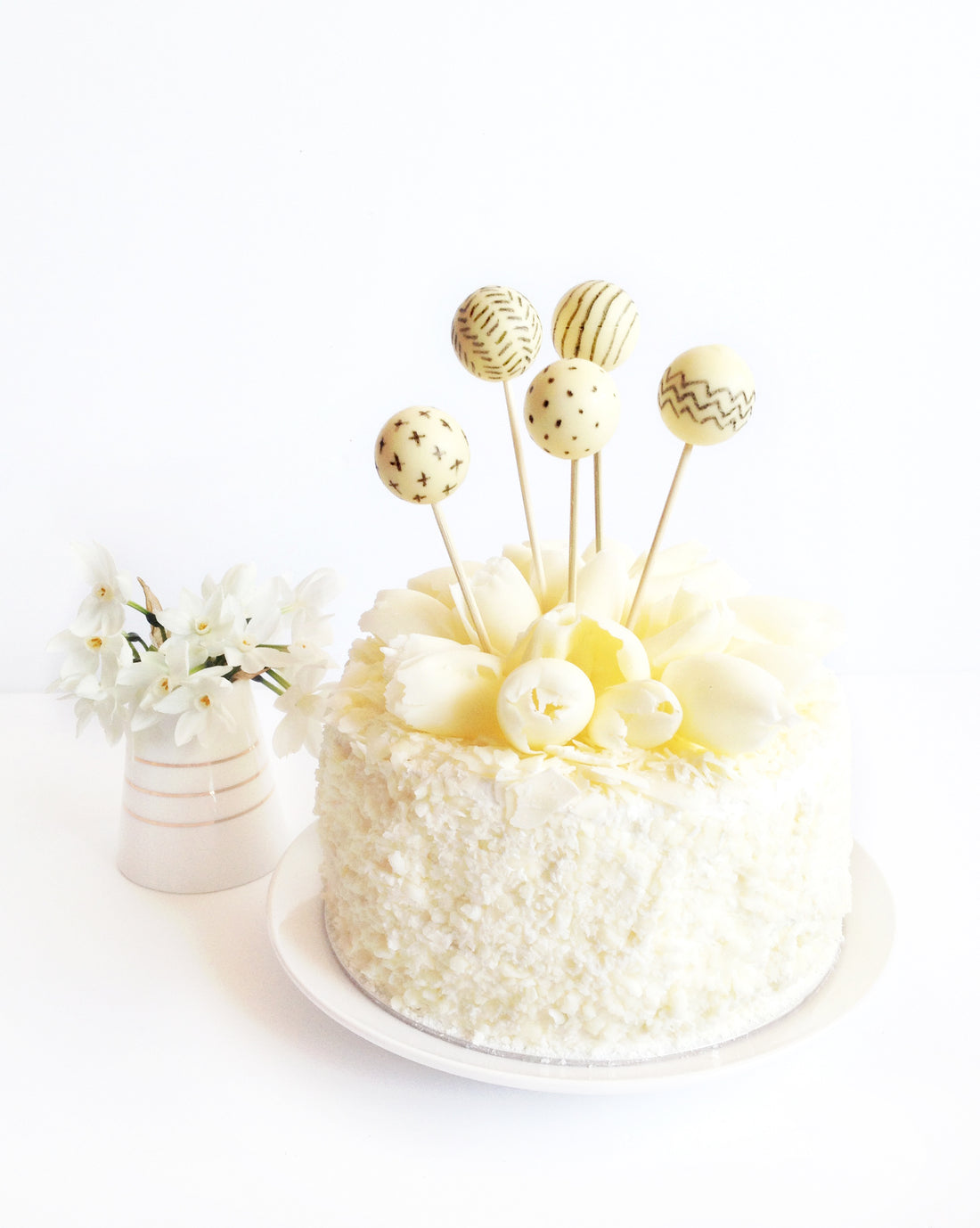 DIY easy patterned chocolate ball cake topper