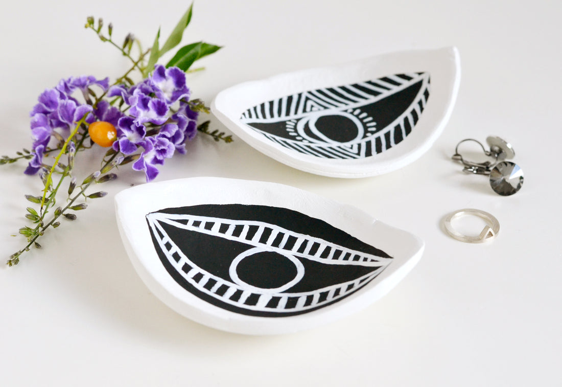 DIY eye-shaped trinket dish