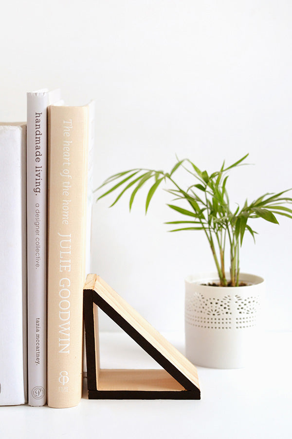 DIY wood triangle bookends – Make and Tell