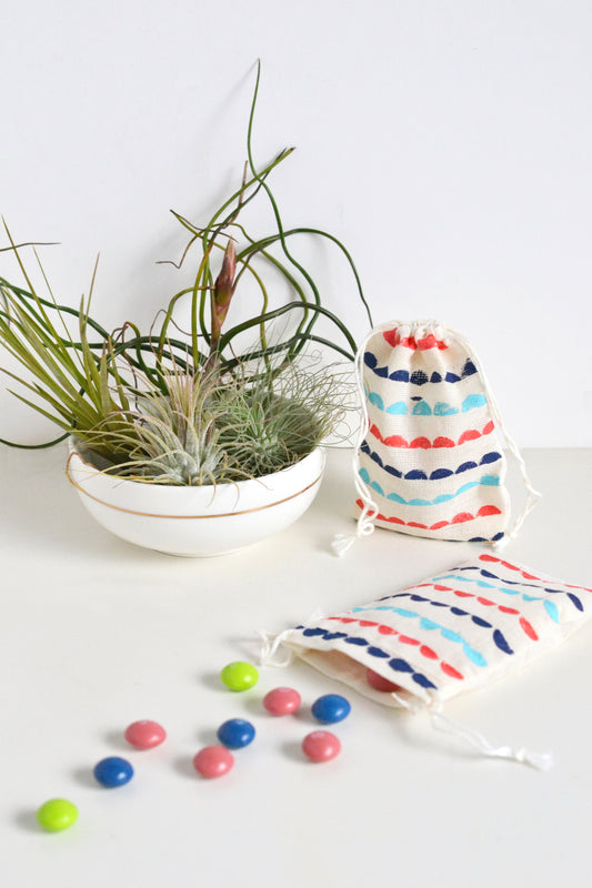 DIY scallop patterned treat bags